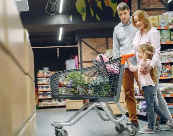 Femeile însărcinate și persoanele însoțite de copii mai mici de cinci ani vor avea prioritate în magazine – lege | Demamici.ro