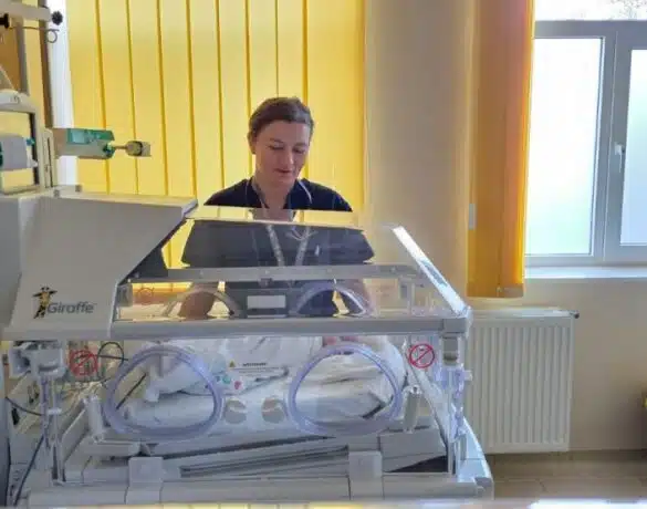 Maternitatea din Botoșani: O femeie a născut gemene minuscule. Una dintre fetițe cântărea doar 390 de grame | Demamici.ro