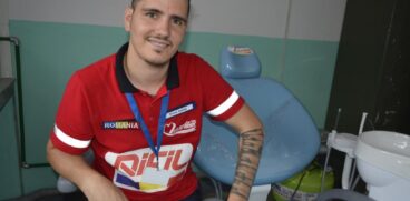 Ionuț a fost abandonat de mamă în spital, după ce medicii l-au diagnosticat greșit cu HIV. La 18 ani a aflat că e perfect sănătos și a devenit salvatorul copiilor defavorizați | Demamici.ro