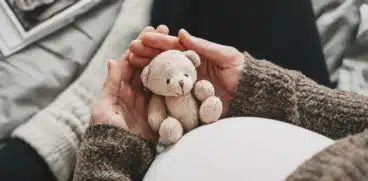 O copilă de 14 ani din Satu Mare a mers singură la spital să nască | Demamici.ro