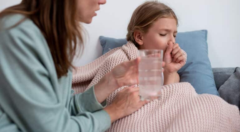 Tusea iritativă (seacă) și tusea productivă la copii. Soluții naturale pentru a scăpa rapid de tusea chinuitoare (P) | Demamici.ro