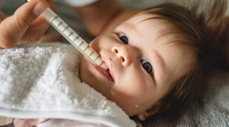 Ce ar trebui să știe părinții despre bebeluși și antibiotice | Demamici.ro