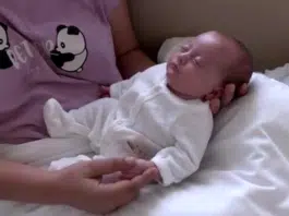 Un bebeluș de 500 de grame s-a născut în Constanța. Medicii, uluiți: „Simina Andrada a cucerit inimile personalului de neonatologie” | Demamici.ro