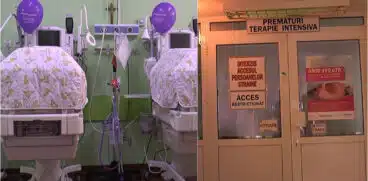 Tripleți prematuri, abandonați la maternitatea din Baia Mare. Mama n-a vrut să-i ia pentru că mai avea acasă un copil | Demamici.ro