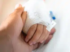 Copil de 3 ani, în stare gravă, după ce a căzut de la etajul 5 VIDEO | Demamici.ro
