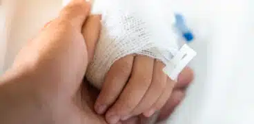 Copil de 3 ani, în stare gravă, după ce a căzut de la etajul 5 VIDEO | Demamici.ro
