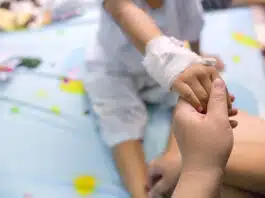 Opt copii, internați în spital cu suspiciune de botulism. Doi dintre ei se află în stare gravă | Demamici.ro