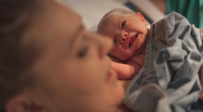 Somnul bebelușilor în primele luni de viață. Cele 5 tipuri de plâns și semnificația lor