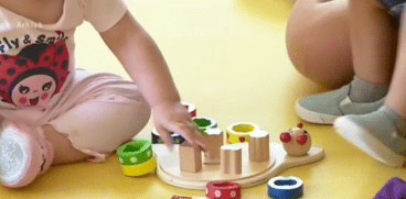 Comportament revoltător din partea unei educatoare dintr-o grădiniță privată din Popești Leordeni. Femeia a fost înregistrată cu o cameră ascunsă VIDEO | Demamici.ro