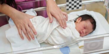 O mamă a fost externată cu alt copil din Maternitatea Ploiești. Anchetă în desfășurare | Demamici.ro