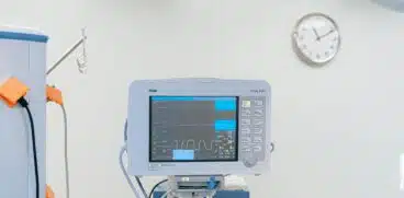 Una dintre fetiţele spălate pe cap de mama lor cu o substanţă folosită la deparazitarea oilor a murit | Demamici.ro