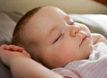 Somnul copilului în primul an de viață. Pași în stabilirea unei rutine | Demamici.ro