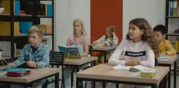 Bursele pentru elevii din familii monoparentale, condiționate de venit în anul școlar 2024-2025 | Demamici.ro