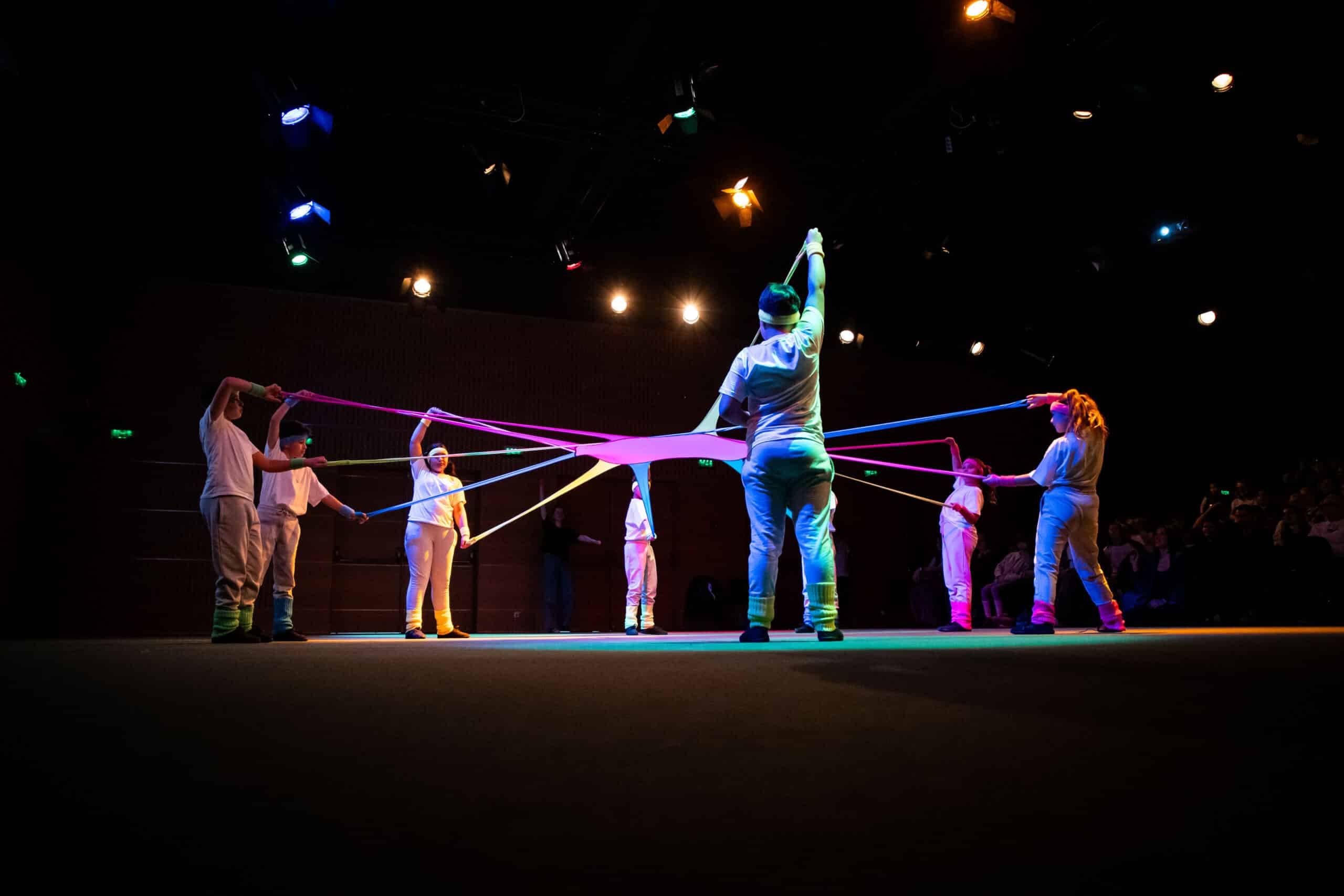 „Să fii văzut, auzit, susținut, îmbrățișat” – o lecție de la Dance Bridges Festival | Demamici.ro
