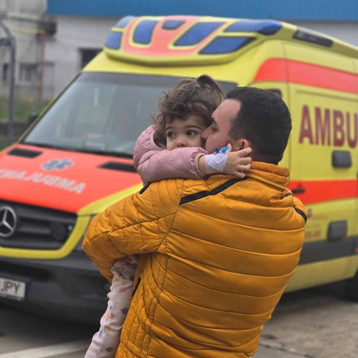 Ziana știe că are o vrăjitoare în burtică și că o doare. Părinții știu că are cancer și că fiecare zi e o luptă pentru supraviețuire! Să o ajutăm pe Ziana să învingă răul!