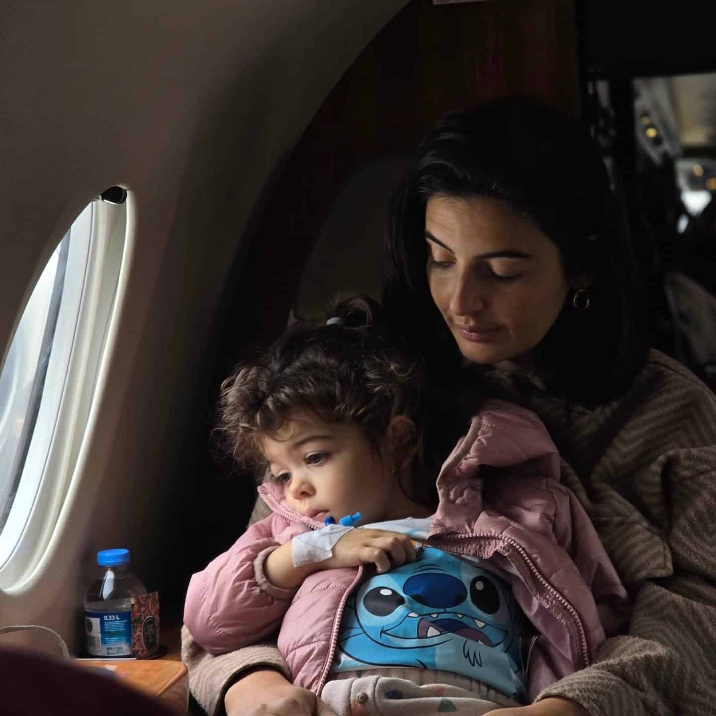 Ziana știe că are o vrăjitoare în burtică și că o doare. Părinții știu că are cancer și că fiecare zi e o luptă pentru supraviețuire! Să o ajutăm pe Ziana să învingă răul!